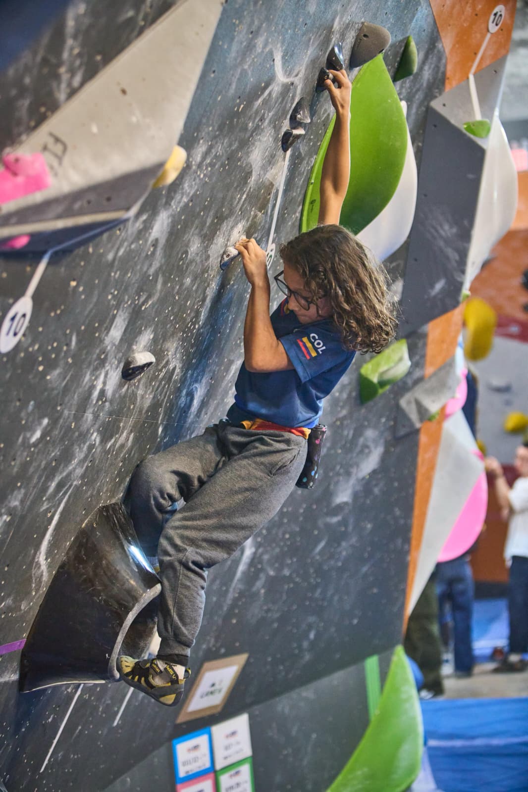 Tahial en competencia de escalada 01